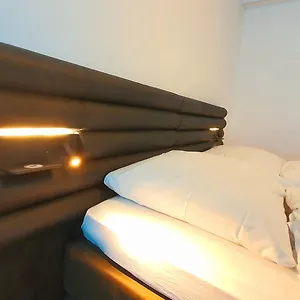 Privatunterkunft Helles Mit Kingsize-bett, City Airport Mannheim