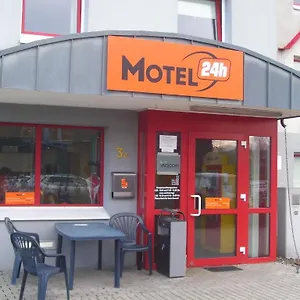 Motel 24h, MHG